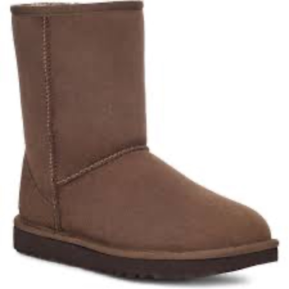 UGG Classic Short II Boot - Picture 1 of 3
